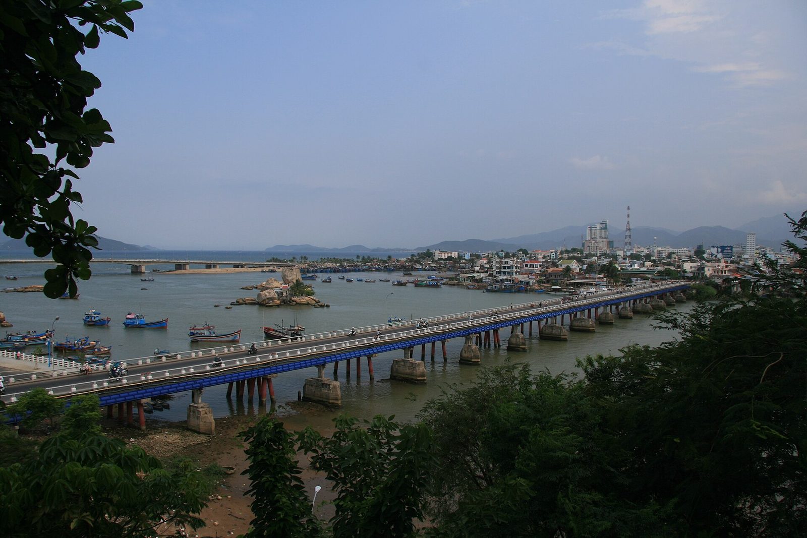 Cầu qua sông Cái đổi hướng mở rộng Nha Trang thế nào