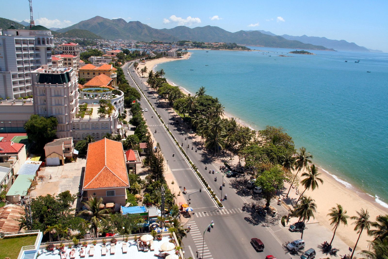 Khánh Hoà 8 tháng: 18 triệu lượt khách, thu ngân sách đạt 91,7%