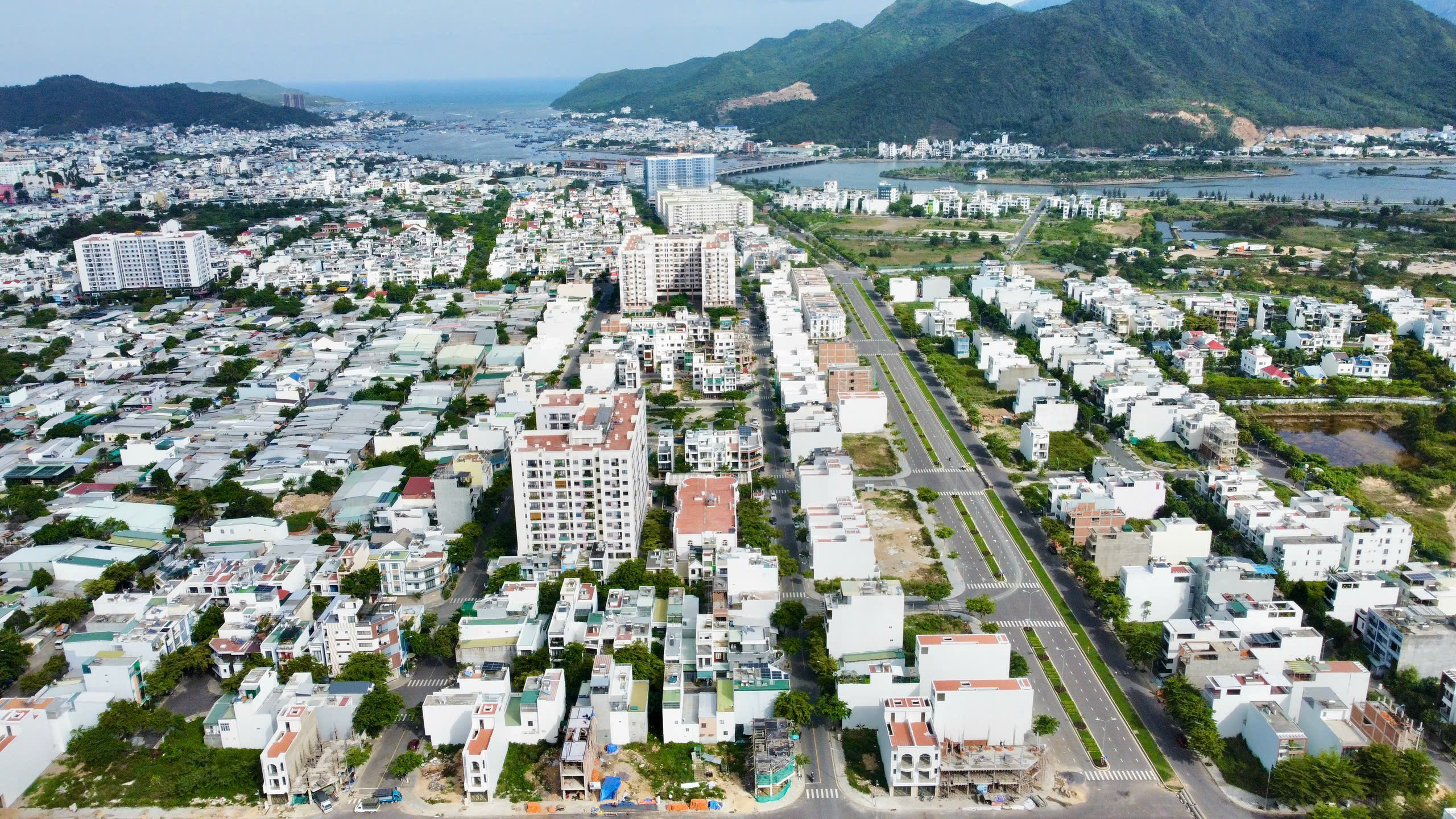Đại lộ mới cắt qua khu dân cư Nha Trang nhìn từ flycam