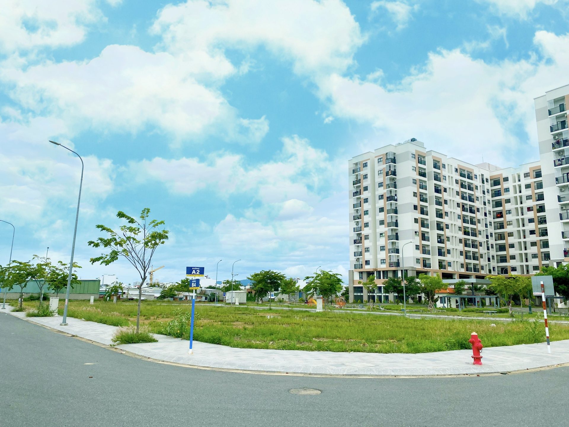 Khu nhà phố VCN Phước Long 2 và cảnh quan xung quanh
