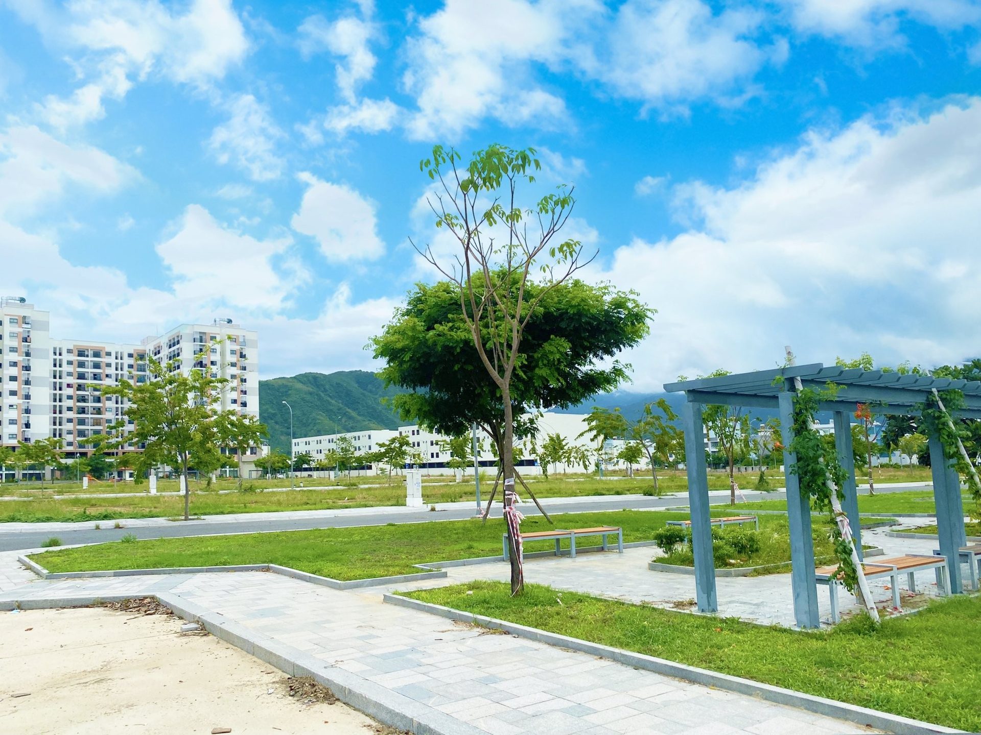 Không gian dạo bộ và cây xanh trong khu đô thị VCN Phước Long 2